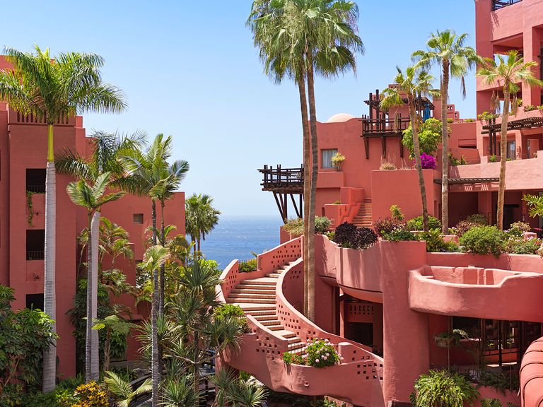 Ein Traum in Rosa: das Ritz-Carlton auf Teneriffa The Ritz-Carlton Tenerife, Abama, von außen