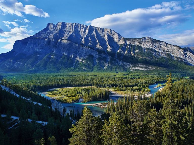 Wo der Bow River fließt und der Mount Rundle thront: der Banff National Park. Banff National Park in Kanada, Mount Rundle, Bow River