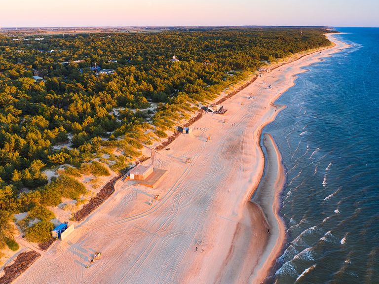 Litauen hat sehr schöne Strandabschnitte – wie hier bei Palanga. Strand bei Palanga in Litauen