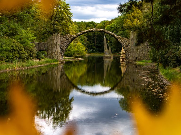 Instagram-Hotspot im sächsischen Kromlau: die Rakotzbrücke. Rakotzbrücke in Kromlau
