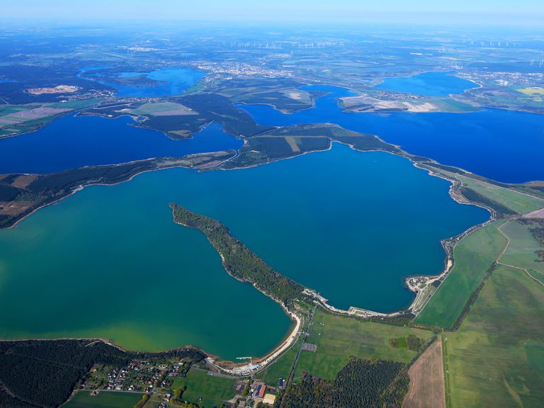 Beliebtes Urlaubsziel: das Lausitzer Seenland in Brandenburg. Luftaufnahme Lausitzer Seenland in Brandenburg