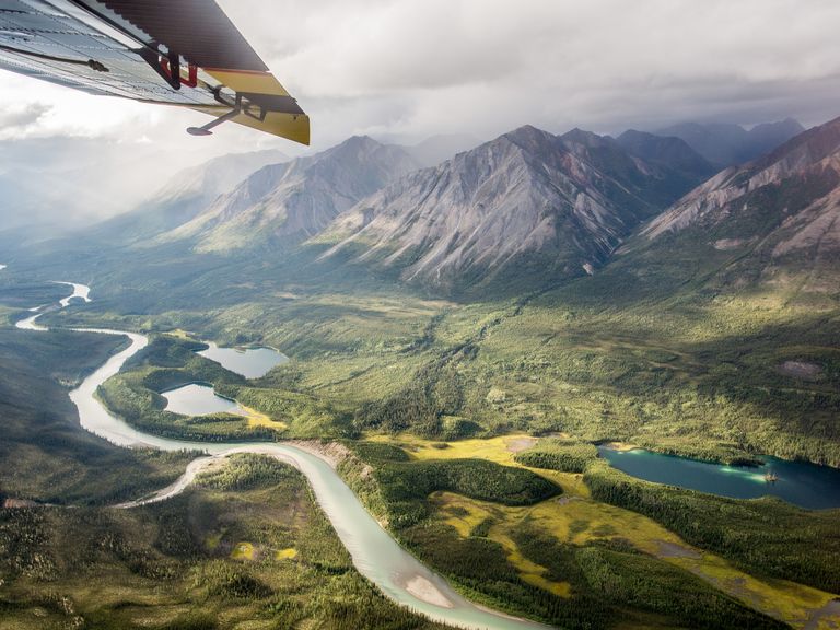Der Flug über den Nahanni National Park in Kanada ist einzigartig. Blick auf den Nahanni River, Kanada