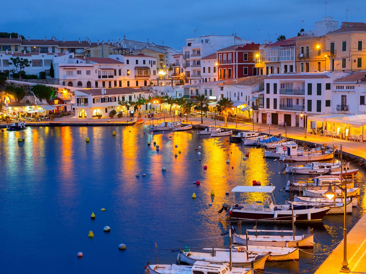 Hafen in Mahón bei Nacht, Menorca