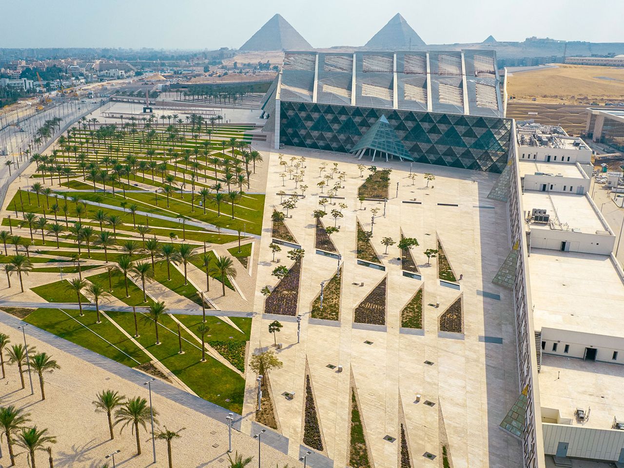 Vogelperspektive auf das Grand Egyptian Museum, Gizeh