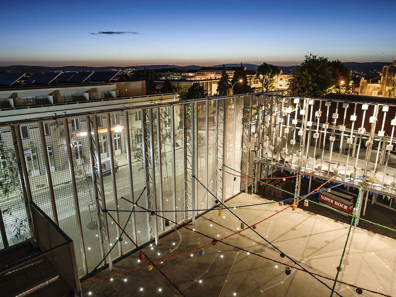 Gnration-Gebäude in Braga, futuristische Architektur mit Glas