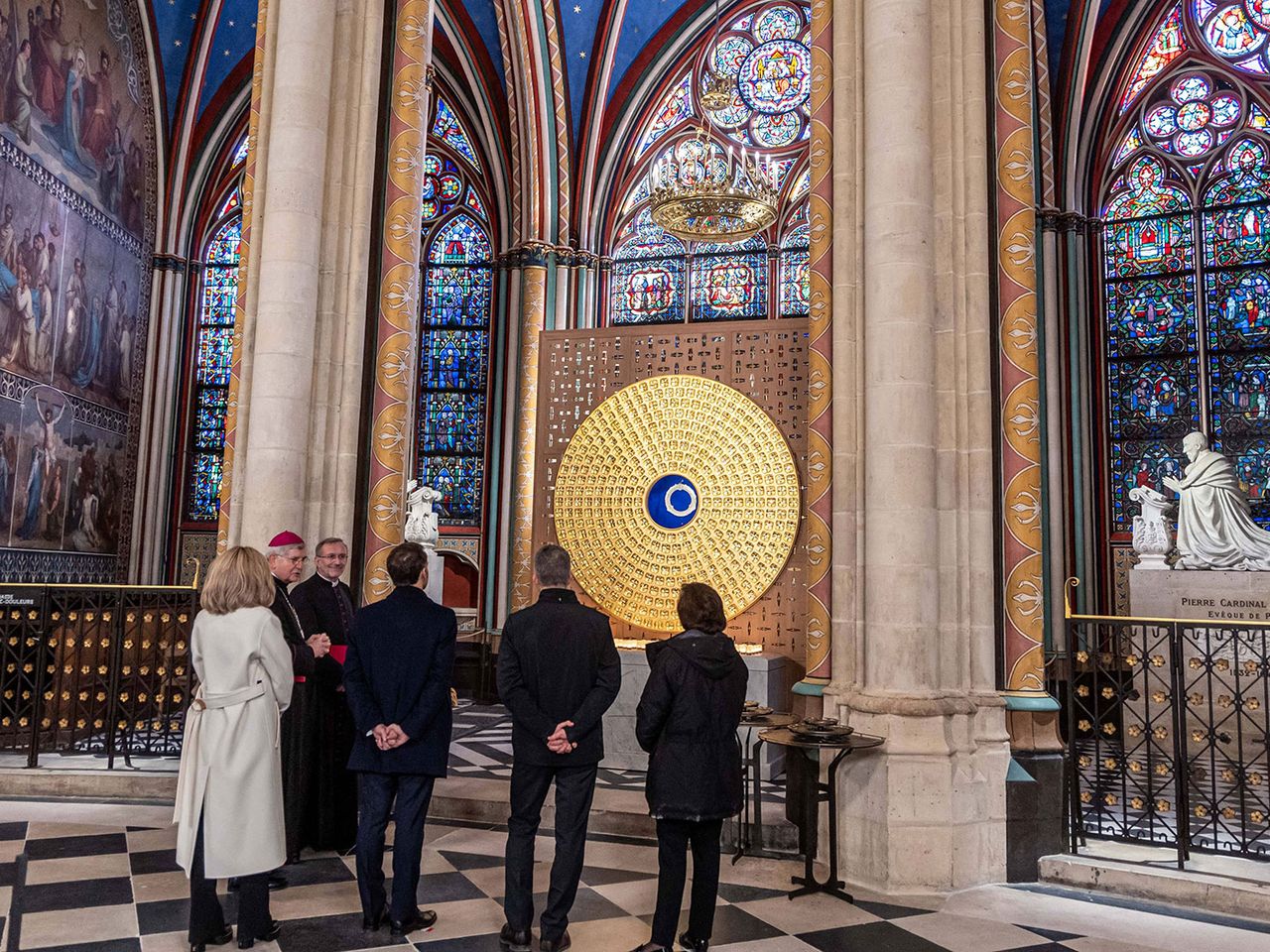 Emmanuel Macron und Frau Brigitte in Notre-Dame de Paris