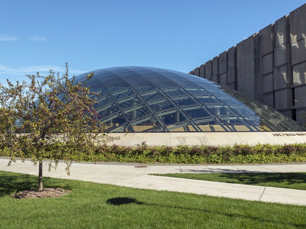 Joe and Rika Mansueto Library in Chicago, von außen