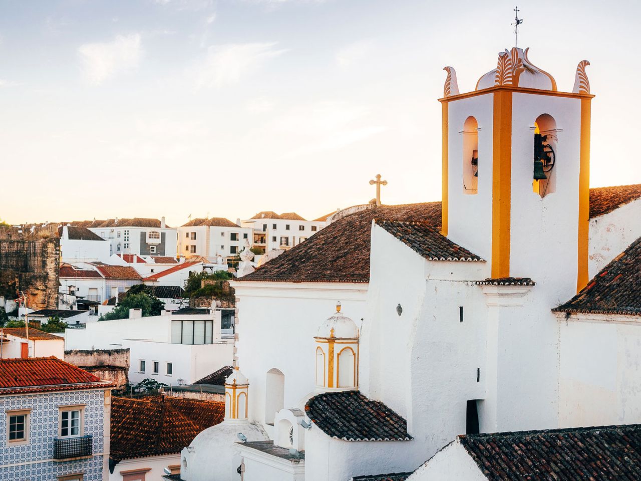 Weiße Kirche in Tavira