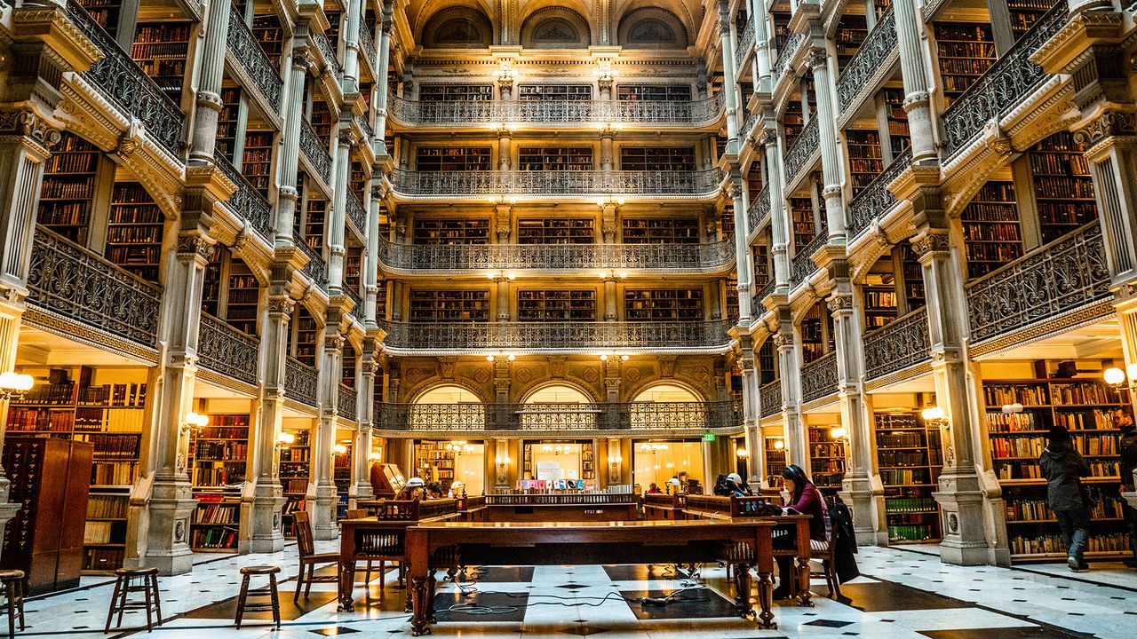 Lesesaal in der George Peabody Library von innen