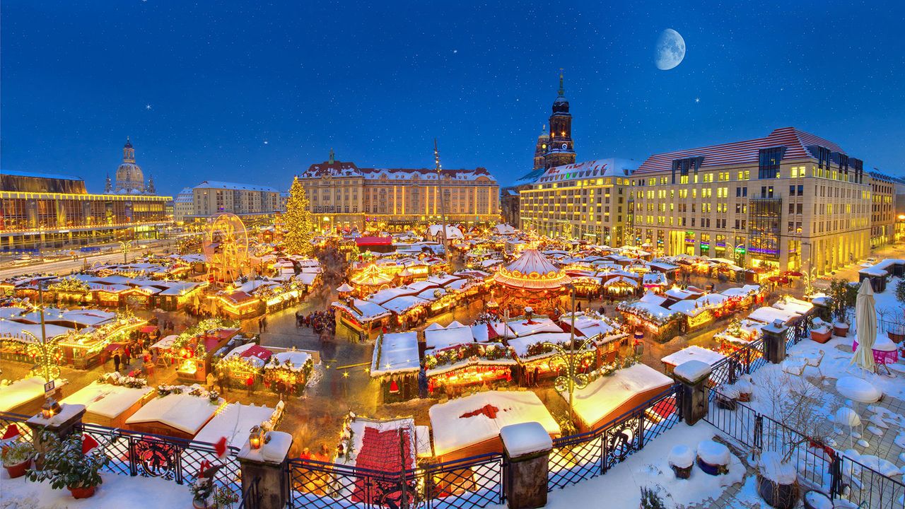 Blick auf den Dresdner Striezelmarkt