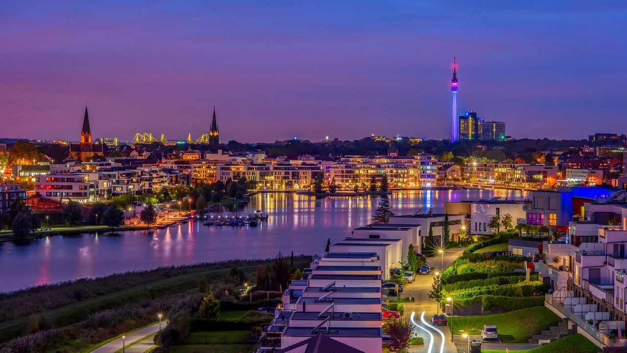 Dortmund am Abend, Blick über den Phoenix-See